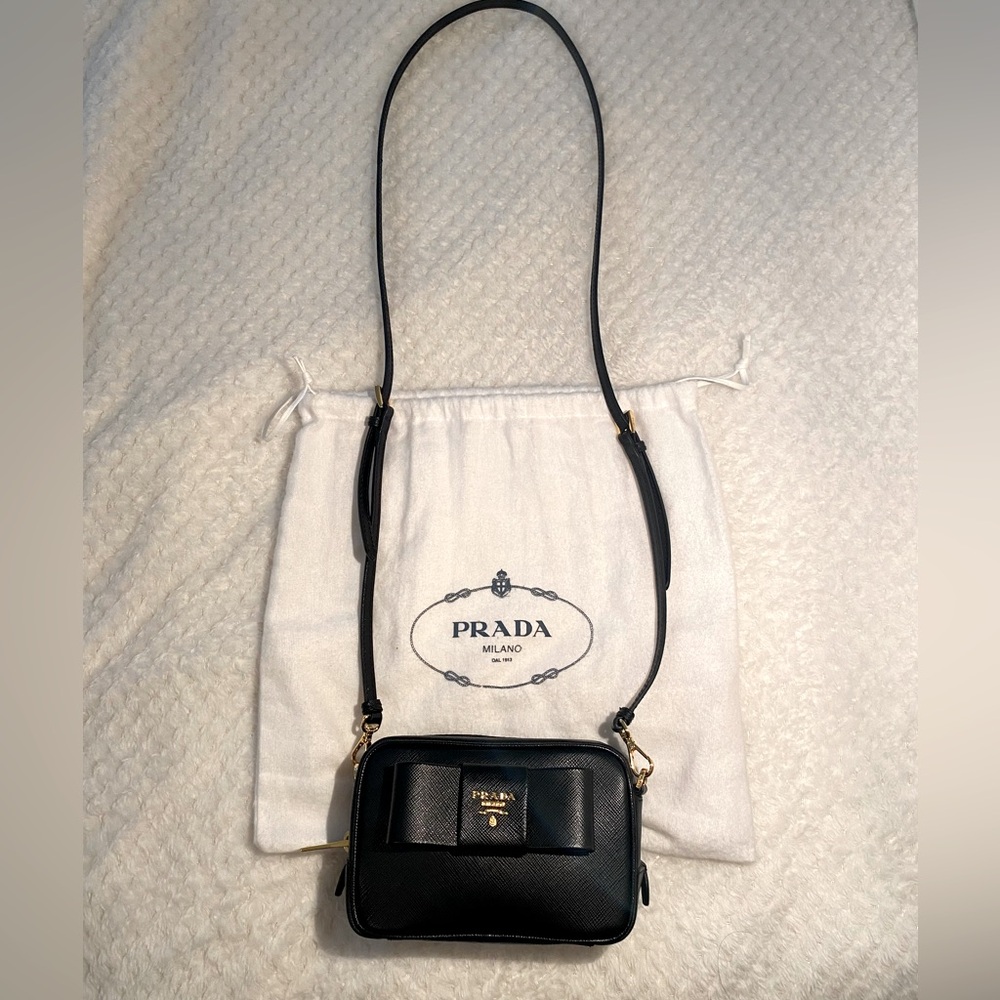 GUARANTEED AUTHENTIC Prada Saffiano Fiocco Bow Crossbody Camera Bag Clutch